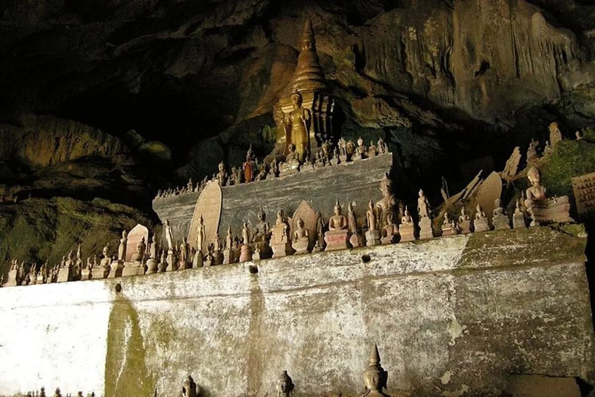 Experience Pak Ou’s history with guided tours